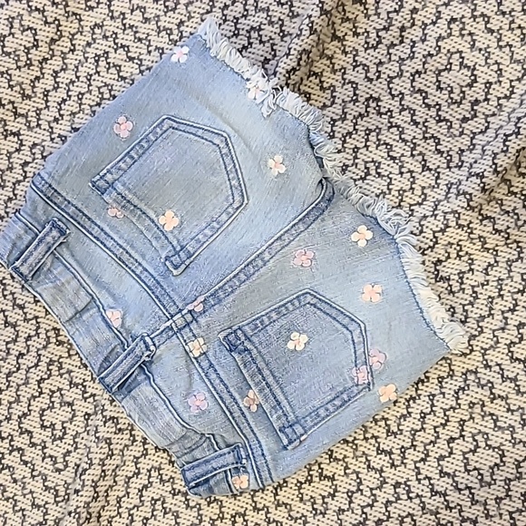 Cat & Jack Girls' Frayed Jean Shorts with Embroidered Flowers Size 2 - Picture 4 of 4